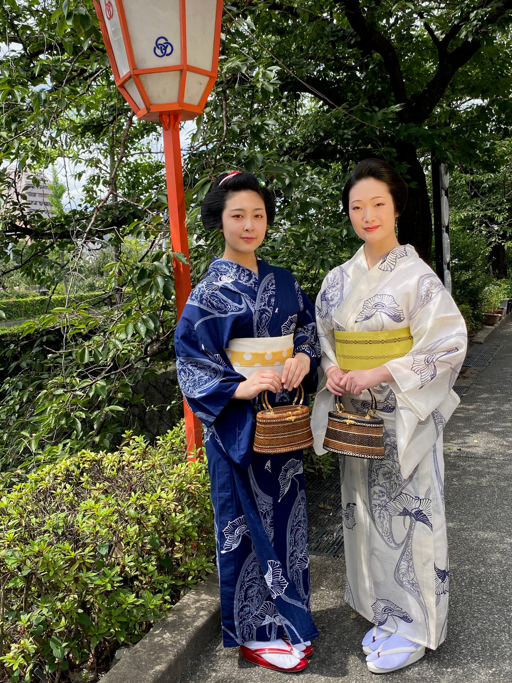 アールヌーボー　紺